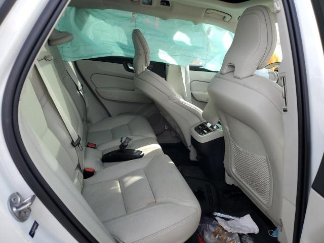 VOLVO XC60 B5 IN 2022 VIN YV4L12DL5N1050482