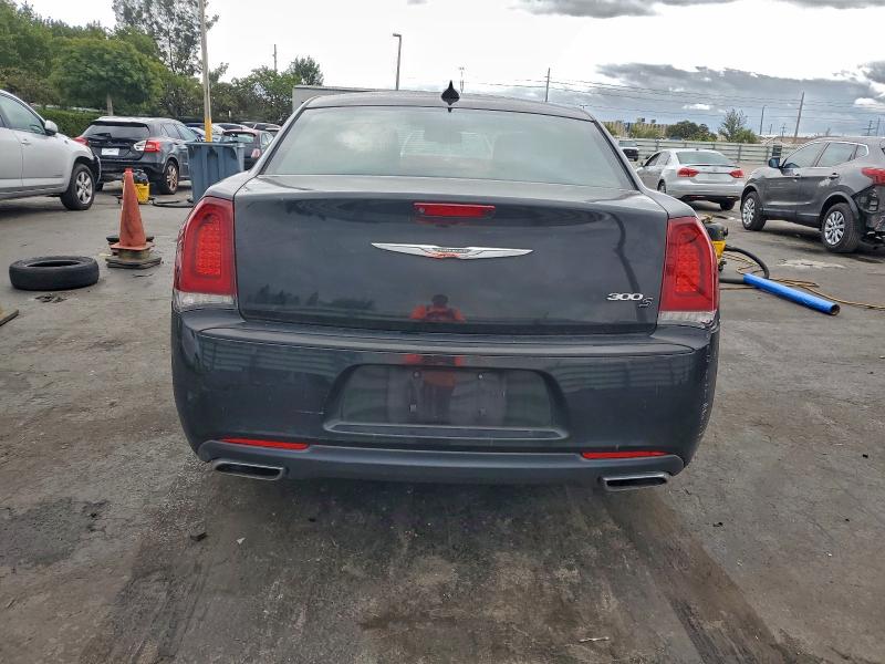 Фото 6 - CHRYSLER 300