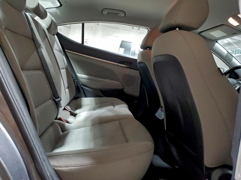 Фото 10 - HYUNDAI ELANTRA