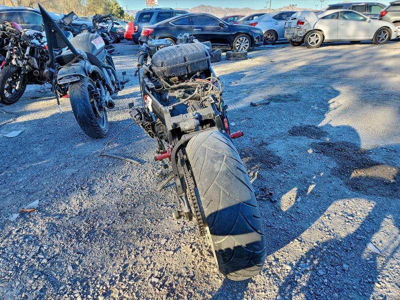 Фото 4 - SUZUKI GSXR1000