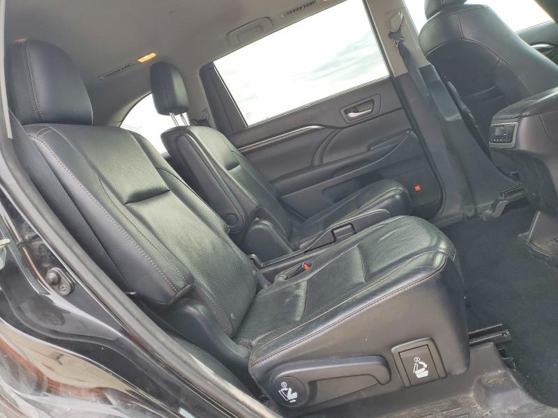 Фото 11 - TOYOTA HIGHLANDER