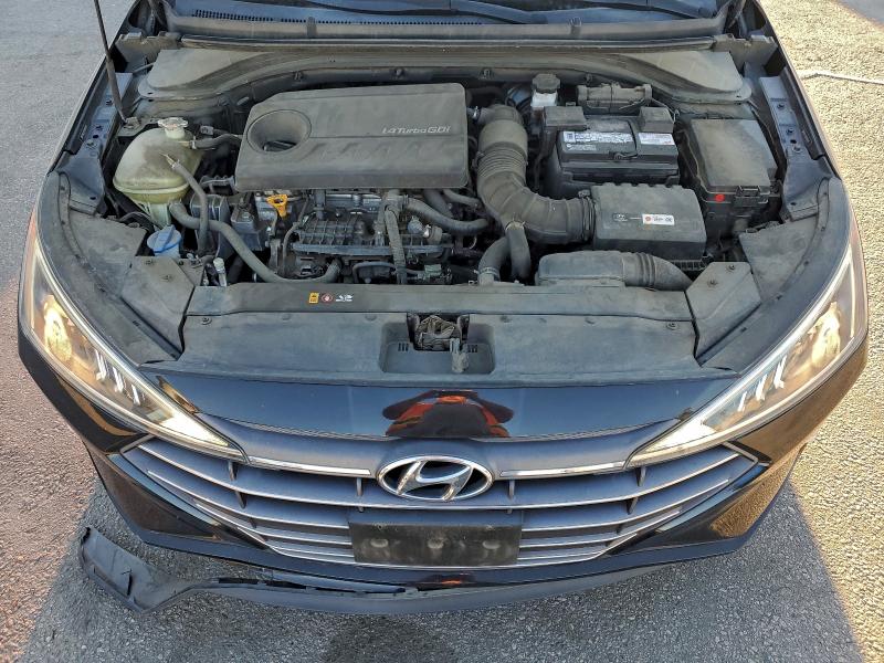 Фото 11 - HYUNDAI ELANTRA