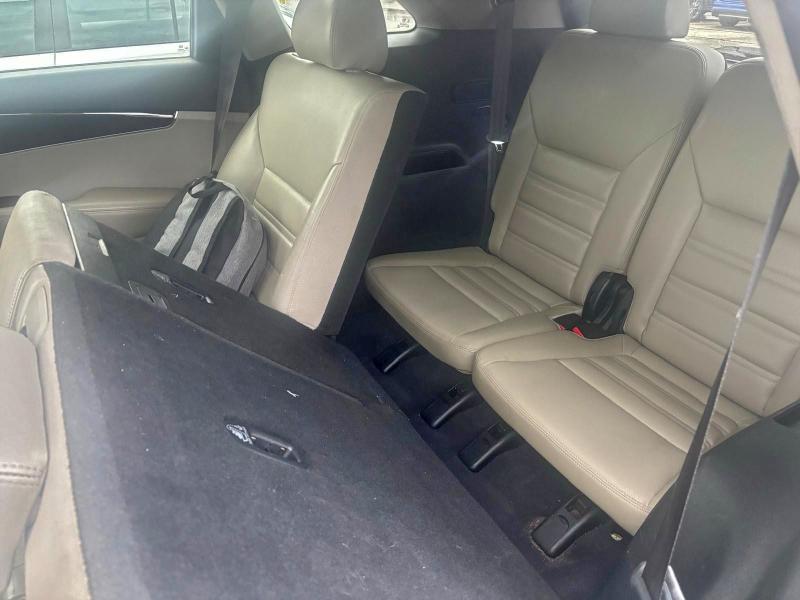 Фото 6 - KIA SORENTO