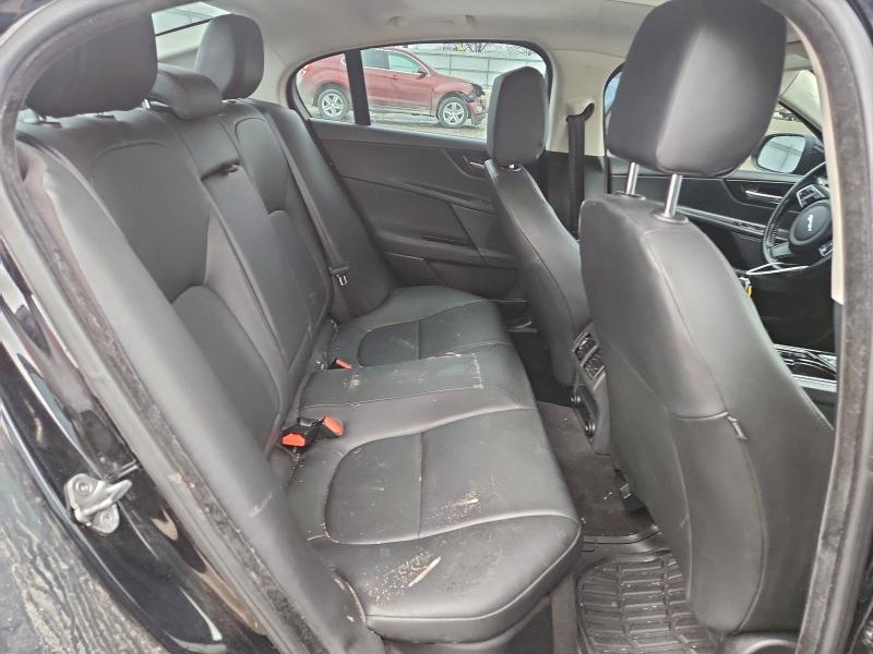 Фото 10 - JAGUAR XE