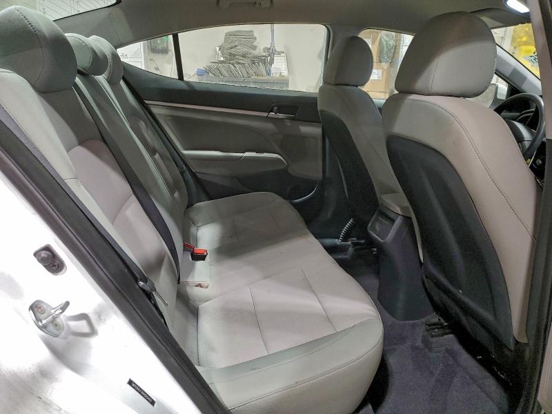 Фото 10 - HYUNDAI ELANTRA