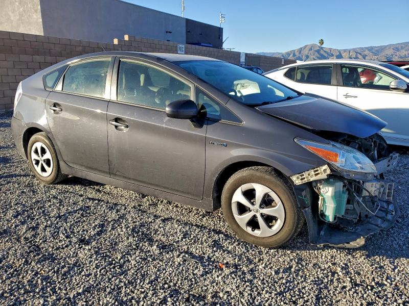 Фото 4 - TOYOTA PRIUS