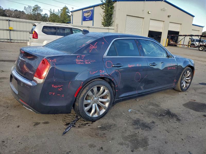 Фото 3 - CHRYSLER 300