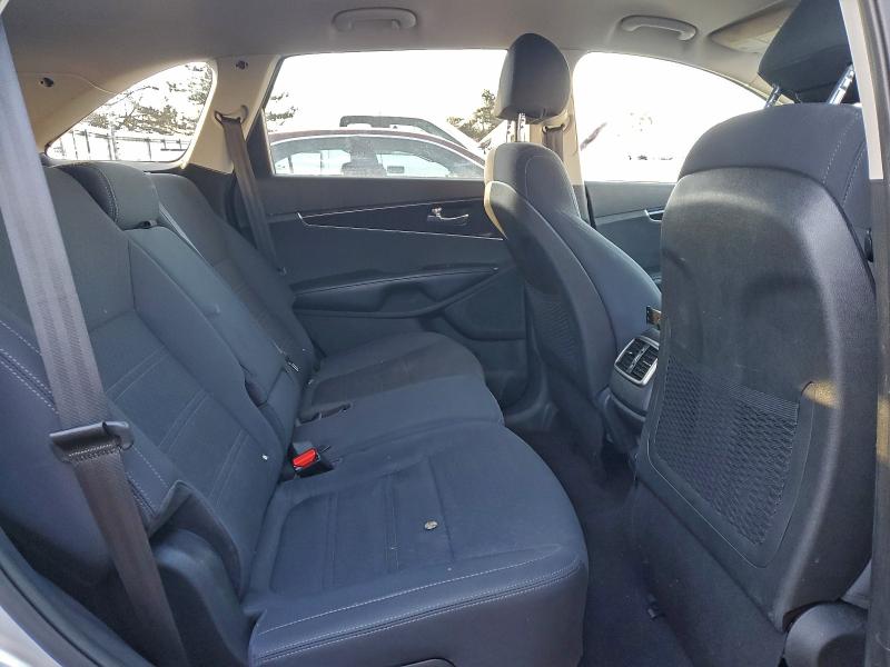 Фото 11 - KIA SORENTO