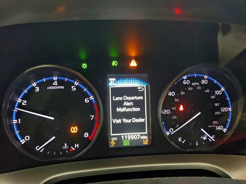 Фото 9 - TOYOTA RAV4