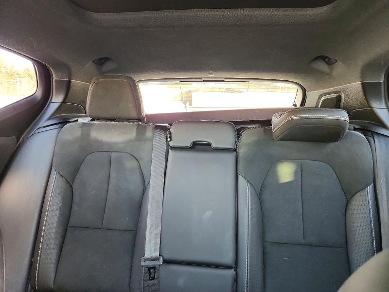 Фото 10 - VOLVO XC40