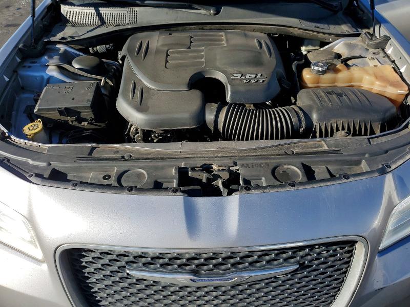 Фото 11 - CHRYSLER 300