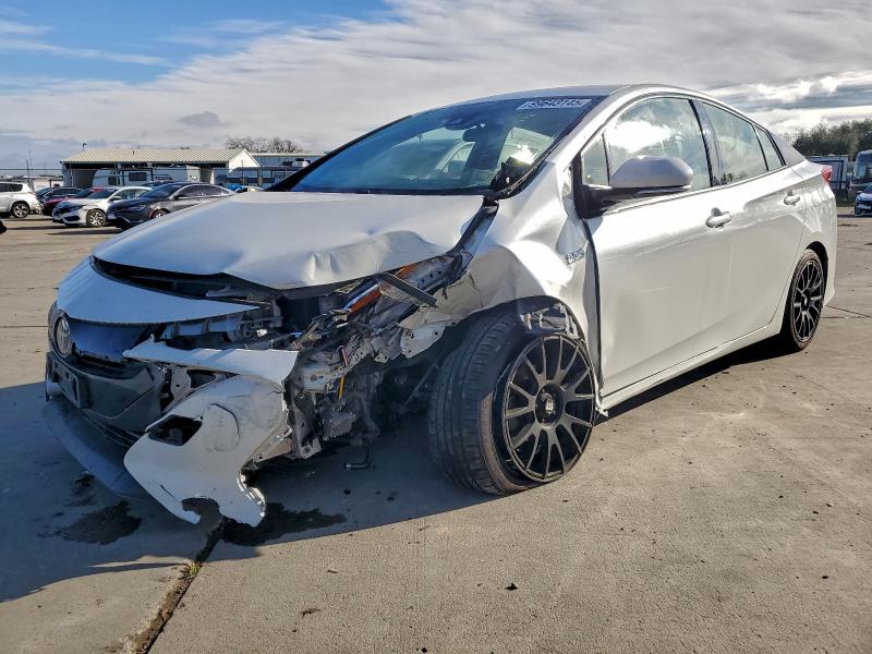 Фото 1 - TOYOTA PRIUS