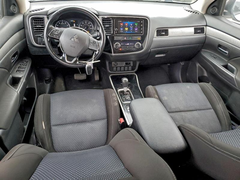 Фото 8 - MITSUBISHI OUTLANDER