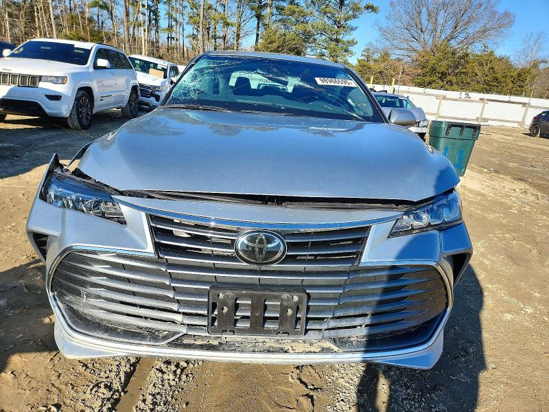 Фото 5 - TOYOTA AVALON