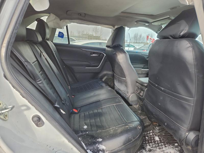 Фото 11 - TOYOTA RAV4