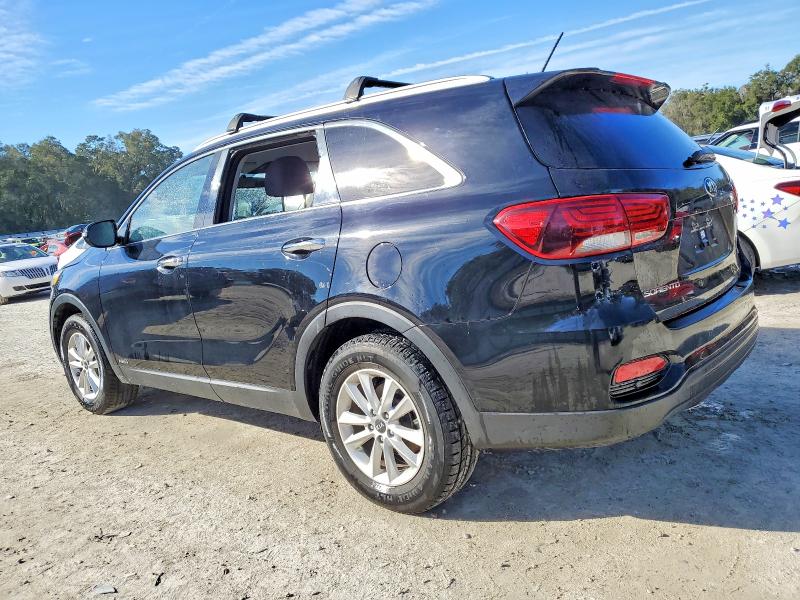 Фото 2 - KIA SORENTO