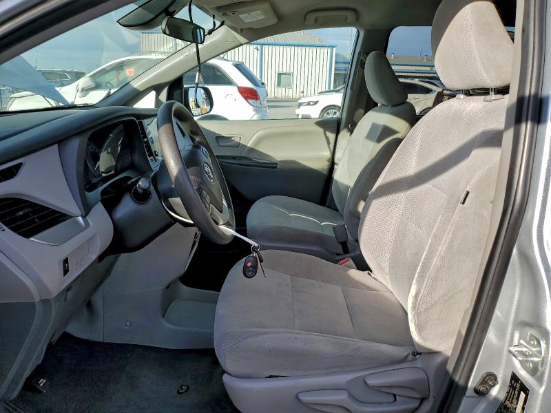 Фото 7 - TOYOTA SIENNA