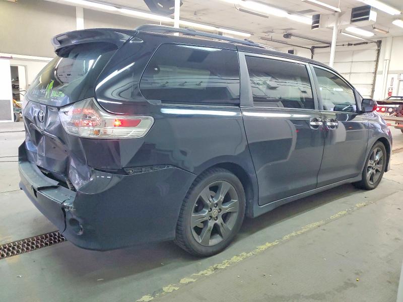 Фото 3 - TOYOTA SIENNA