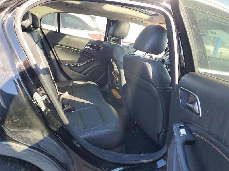 Фото 10 - MERCEDES-BENZ GLA-CLASS