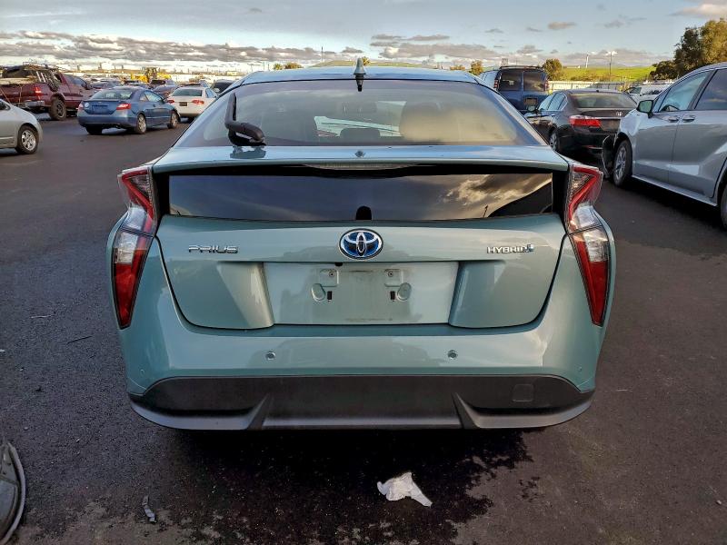 Фото 6 - TOYOTA PRIUS