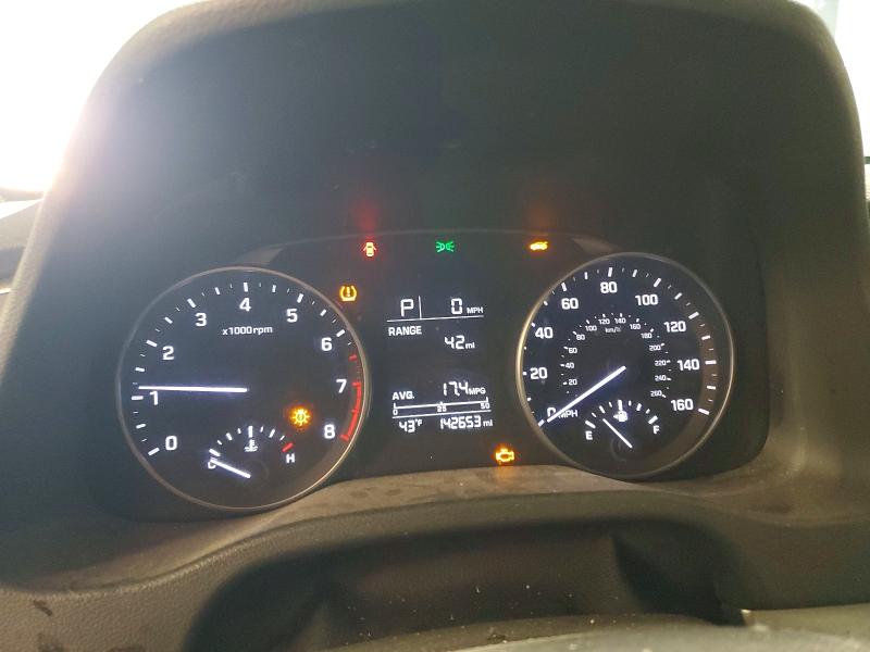 Фото 9 - HYUNDAI ELANTRA