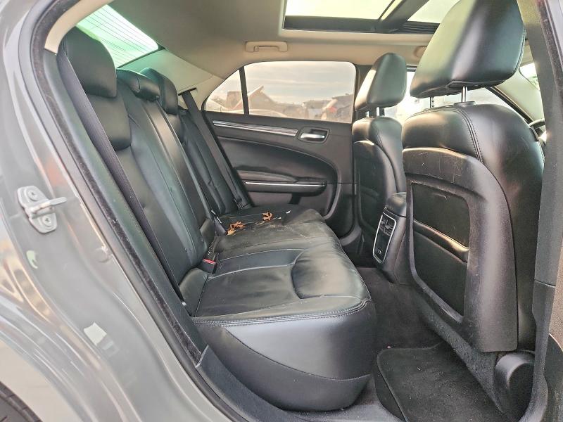 Фото 10 - CHRYSLER 300