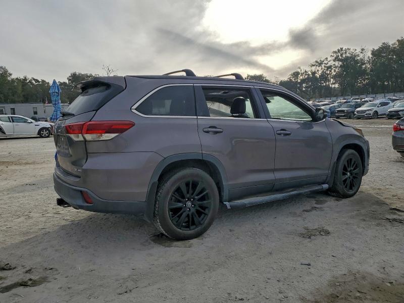 Фото 3 - TOYOTA HIGHLANDER