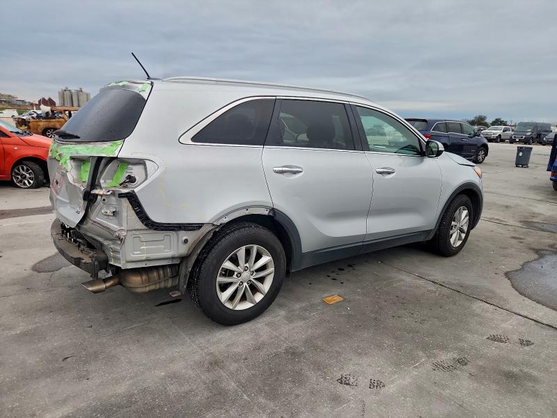 Фото 3 - KIA SORENTO