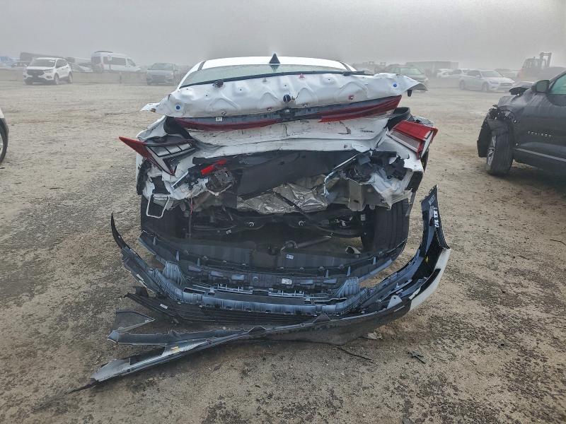 Фото 6 - HYUNDAI ELANTRA