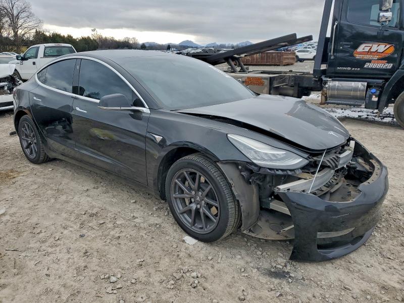 Фото 4 - TESLA MODEL 3