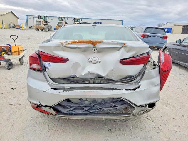 Фото 6 - HYUNDAI ELANTRA