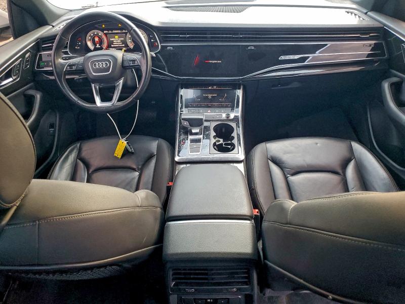 Фото 8 - AUDI Q8