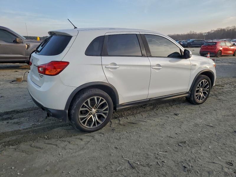 Фото 3 - MITSUBISHI OUTLANDER