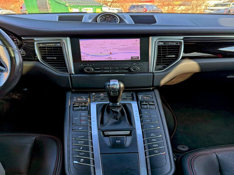 Фото 11 - PORSCHE MACAN