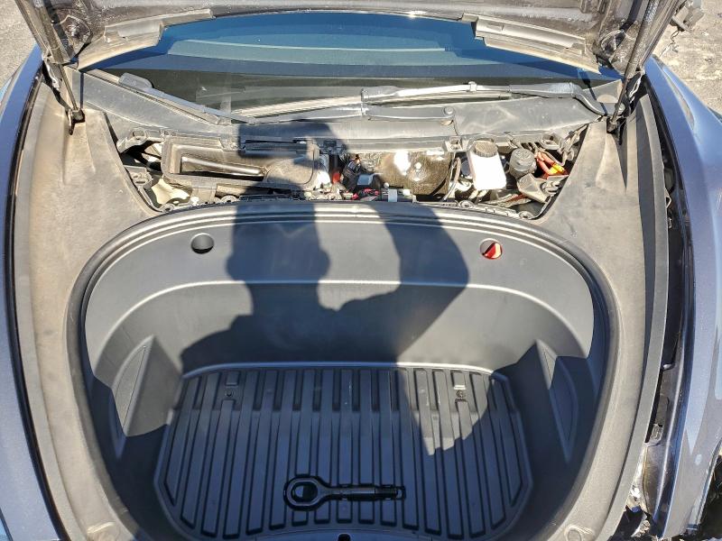 Фото 11 - TESLA MODEL 3