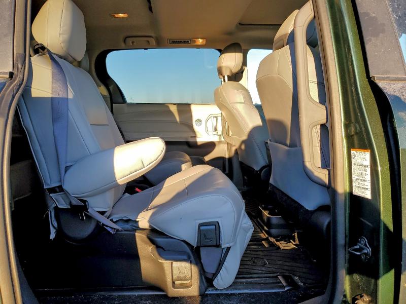 Фото 11 - TOYOTA SIENNA