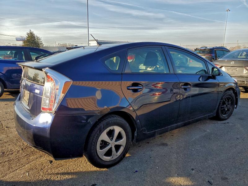 Фото 3 - TOYOTA PRIUS