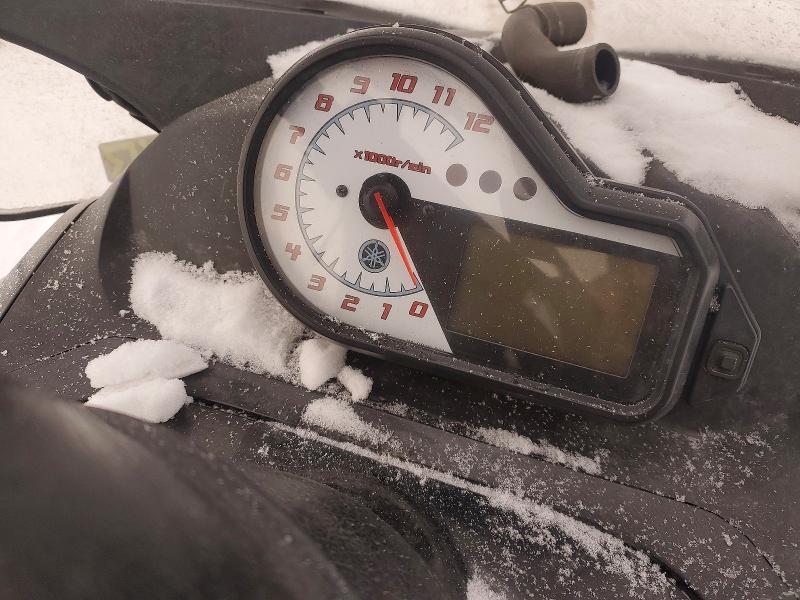 YAMAHA SNOWMOBILE 2003