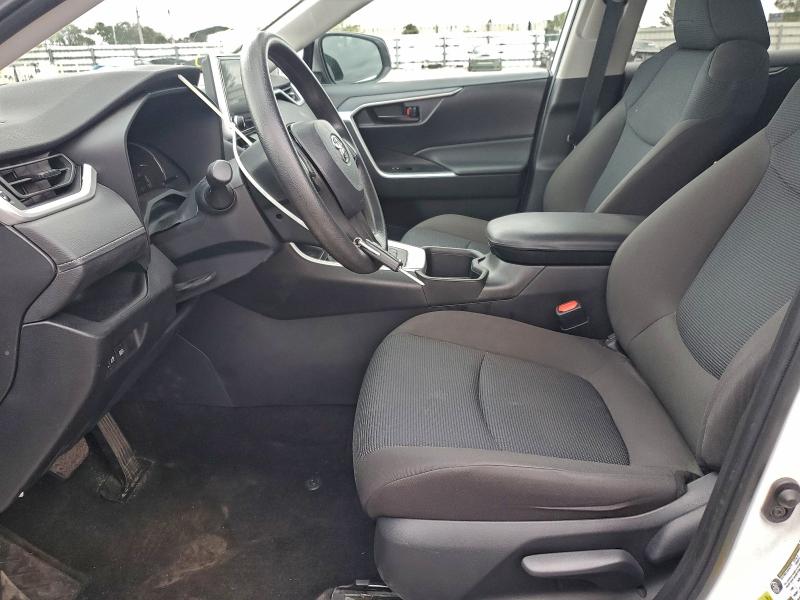 Фото 7 - TOYOTA RAV4