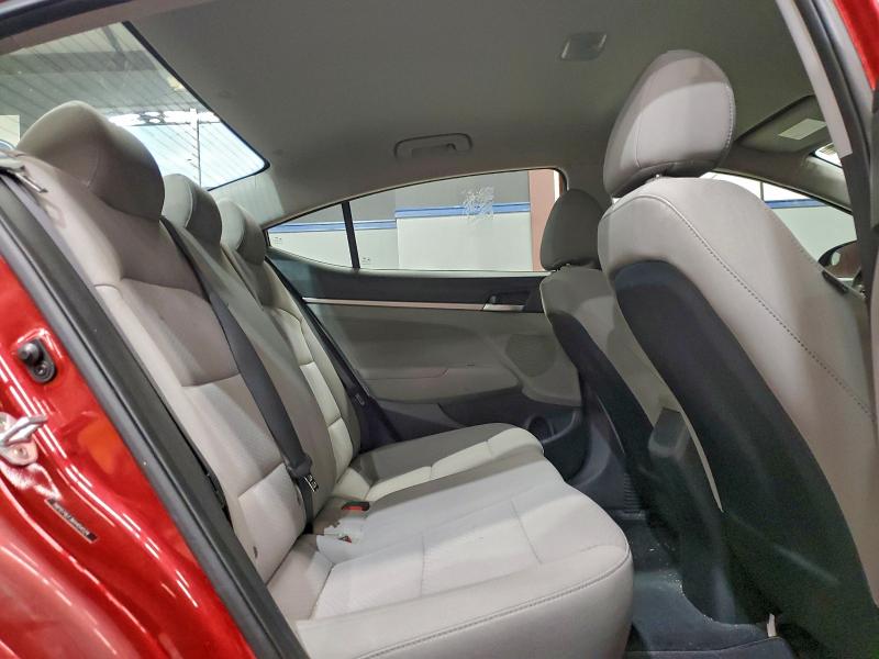 Фото 10 - HYUNDAI ELANTRA