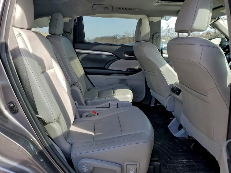 Фото 11 - TOYOTA HIGHLANDER