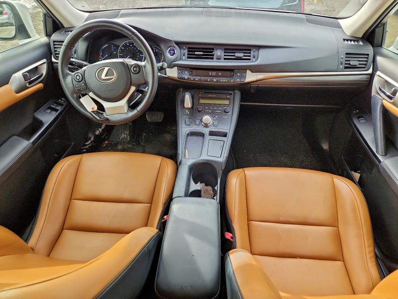 Фото 8 - LEXUS CT 200