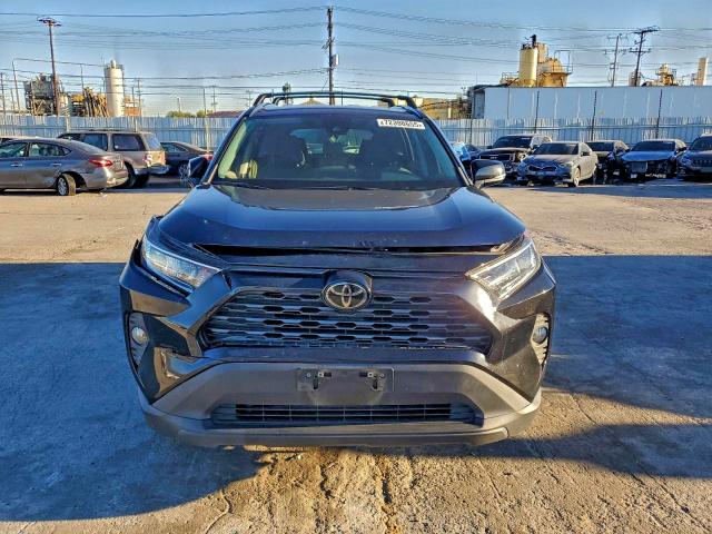 Фото 5 - TOYOTA RAV4