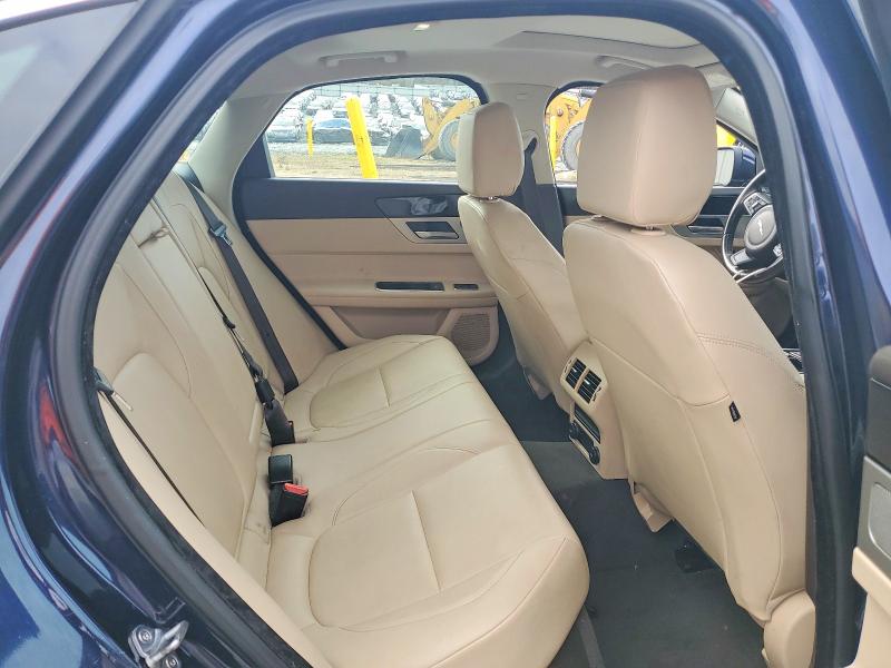 Фото 10 - JAGUAR XF