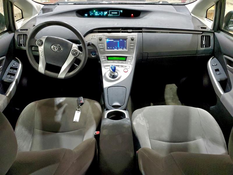 Фото 8 - TOYOTA PRIUS