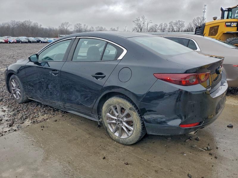 Фото 2 - MAZDA 3