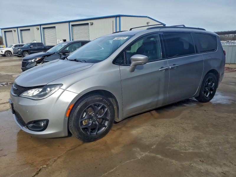 Фото 1 - CHRYSLER PACIFICA