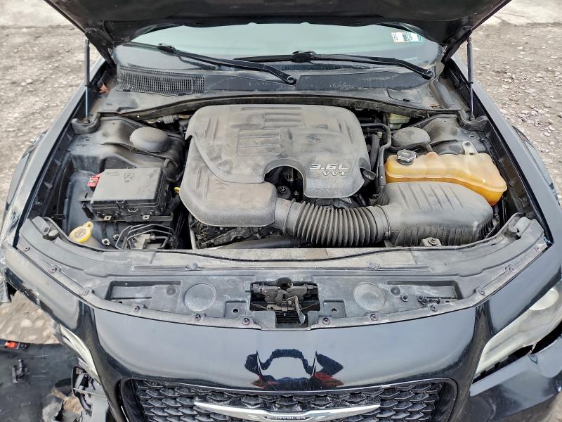 Фото 11 - CHRYSLER 300