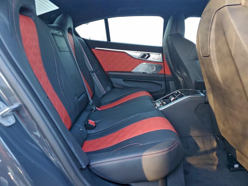 Фото 10 - BMW M8