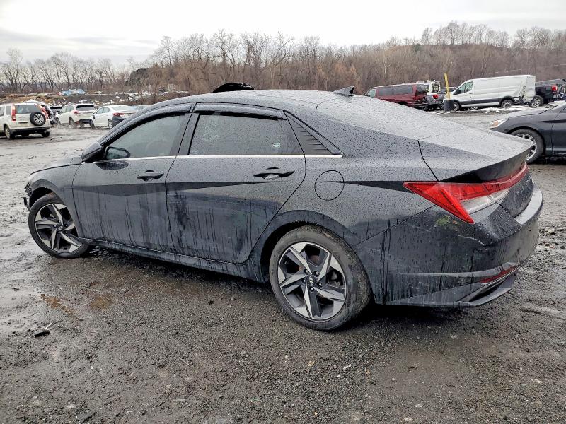 Фото 2 - HYUNDAI ELANTRA